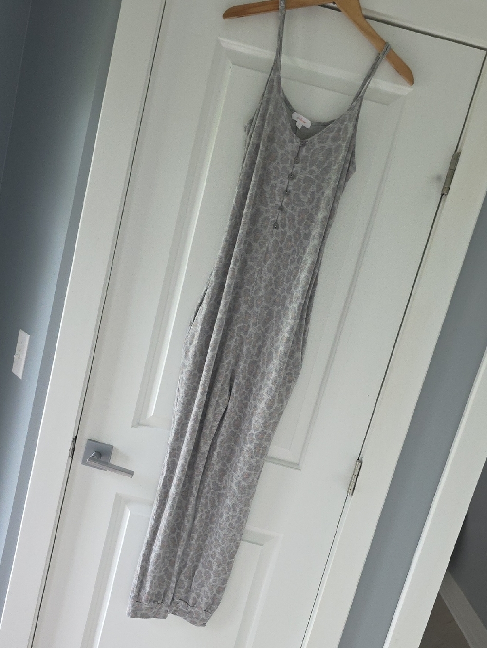 Colsie Gray Muted Leopard Print Button-Front Sleeveless Pajama Jumpsuit